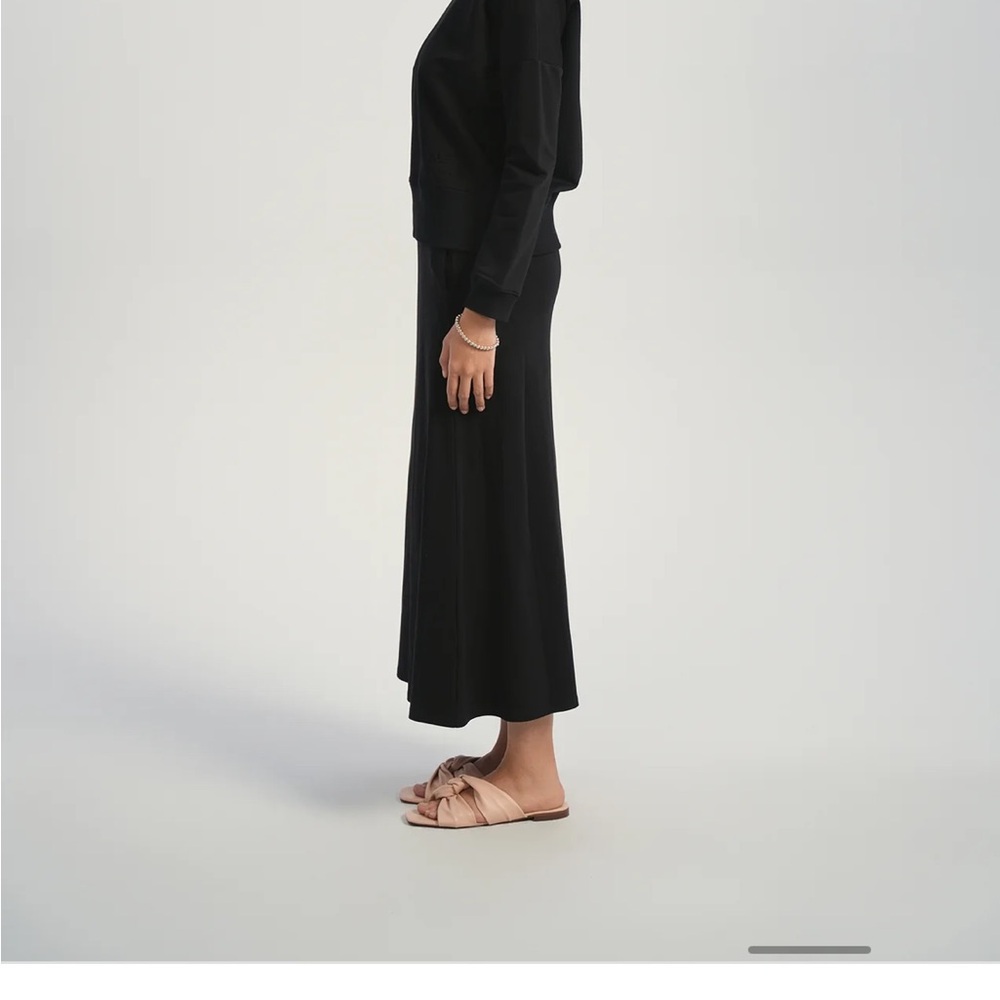 Chic Black Maxi Skirt for Women - Picture 3 of 5